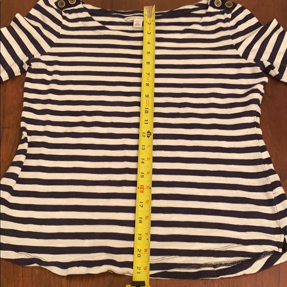 14:06 - Banana Republic Stripped Shirt - Picture 10 of 13